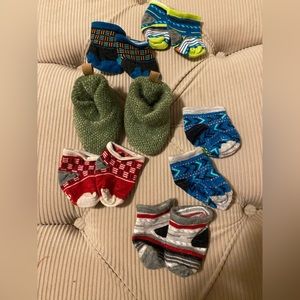 6 pairs of merino smart wool socks and one pair unknown brand green booties.